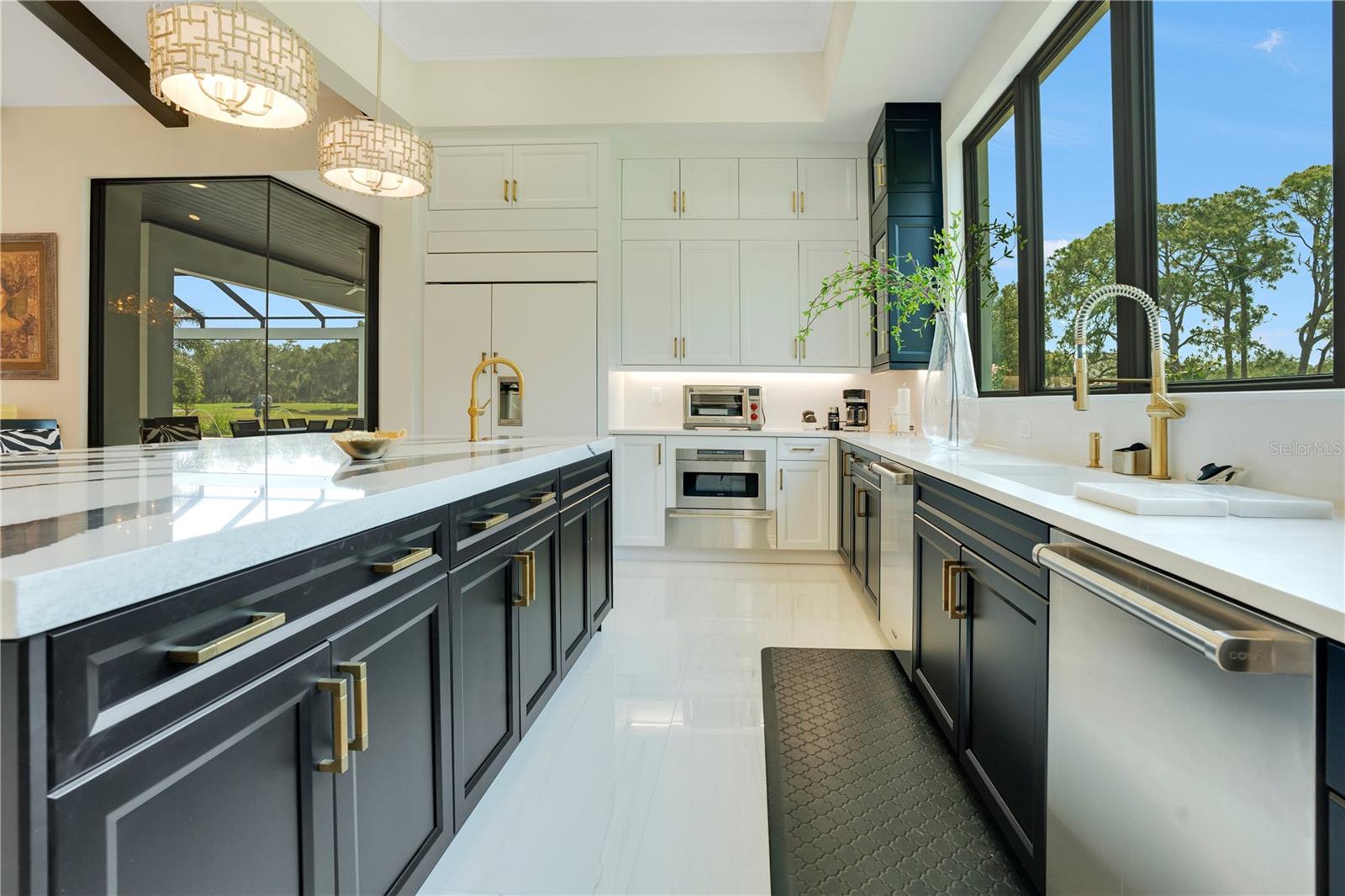 FOUNDERS CLUB - Residential