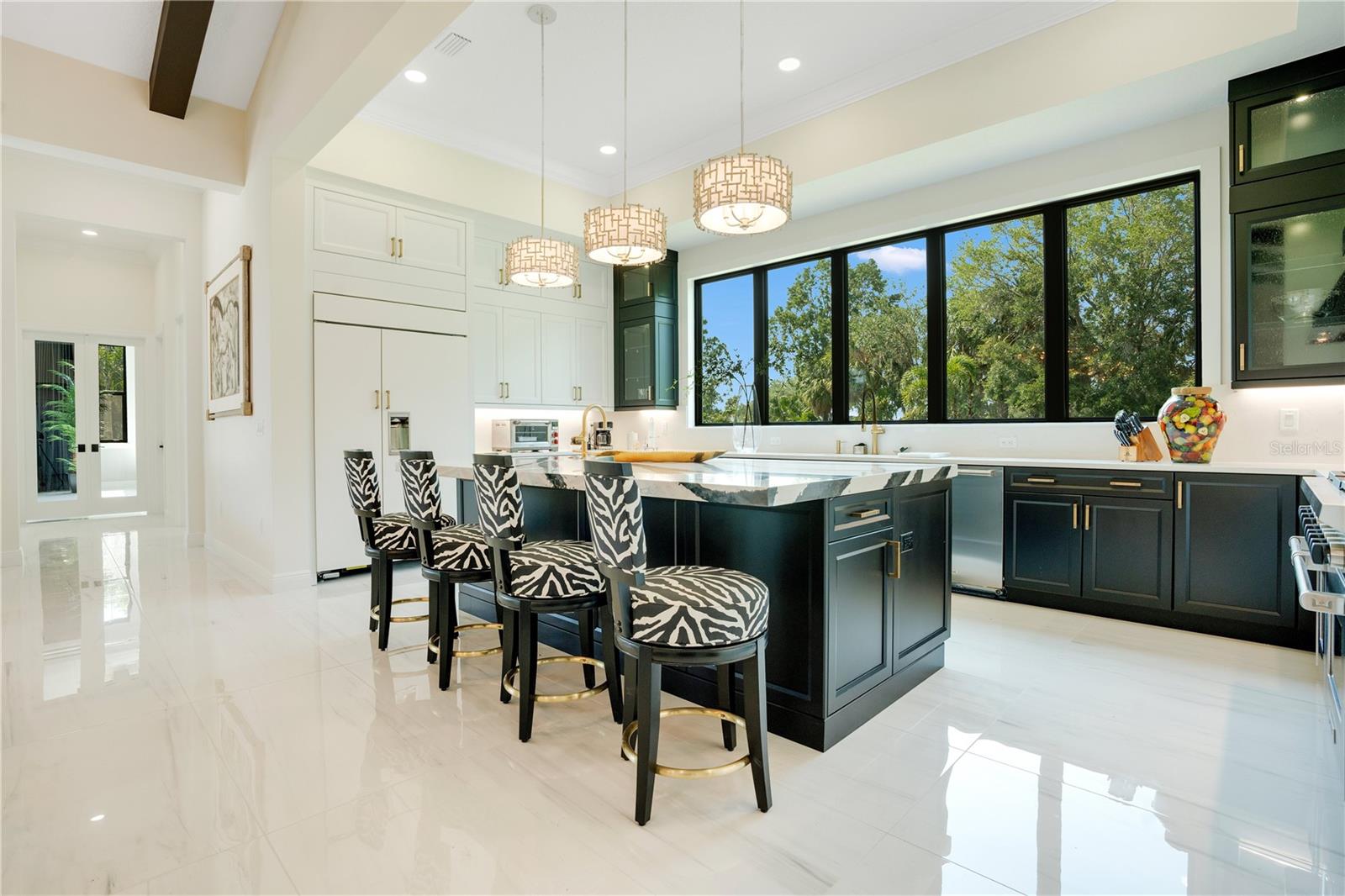 FOUNDERS CLUB - Residential