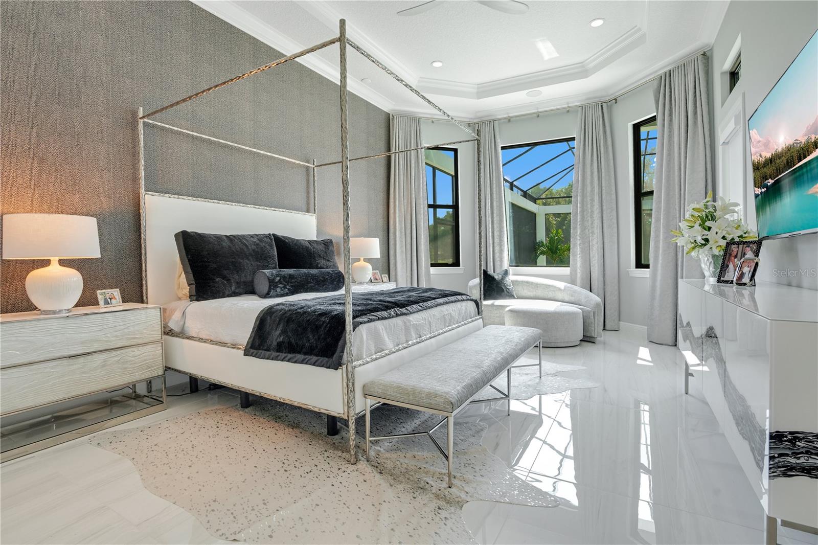 FOUNDERS CLUB - Residential
