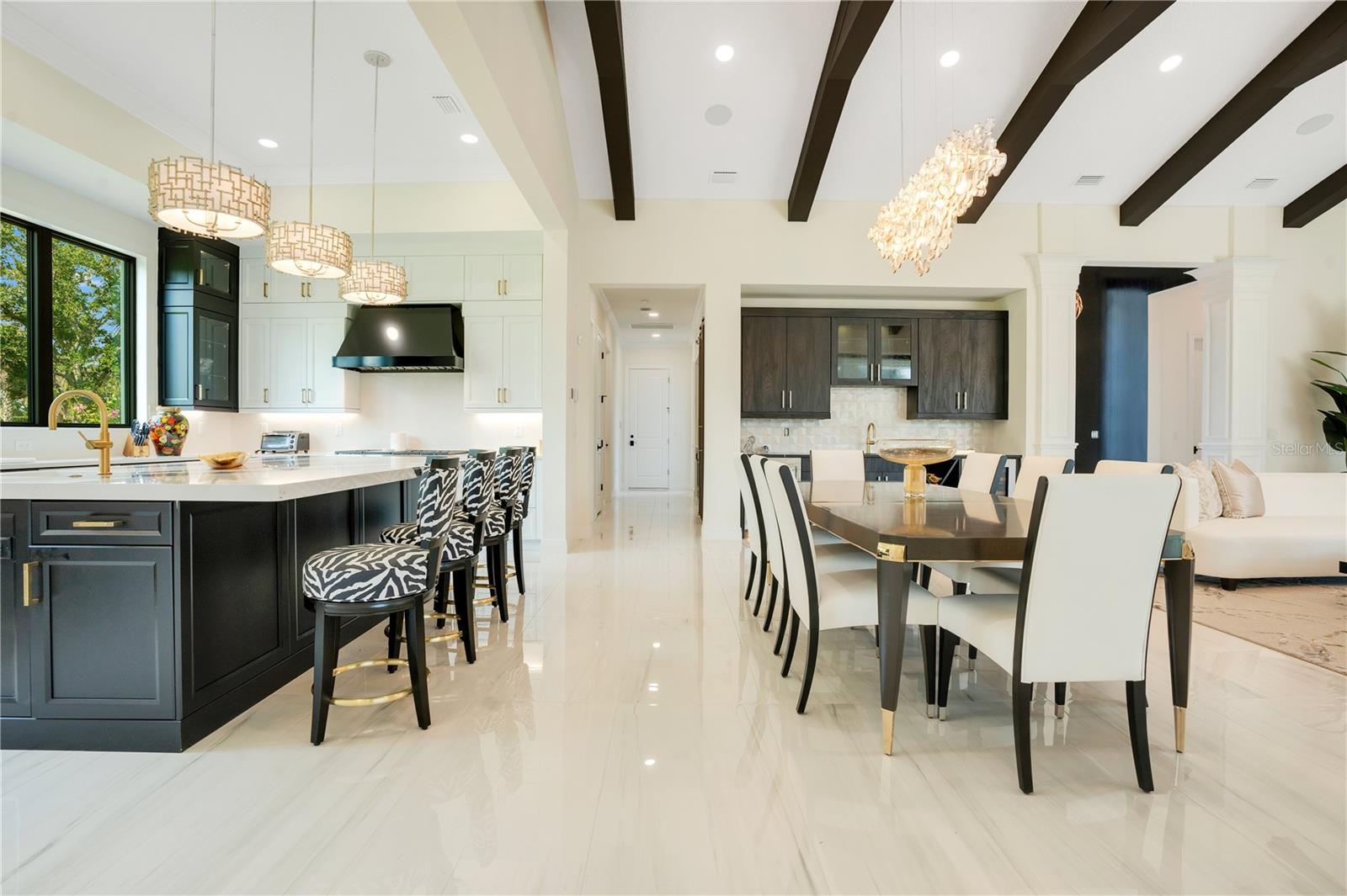 FOUNDERS CLUB - Residential