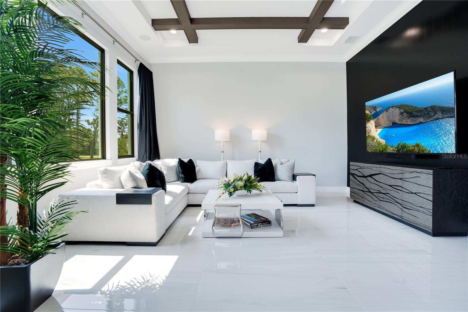 FOUNDERS CLUB - Residential