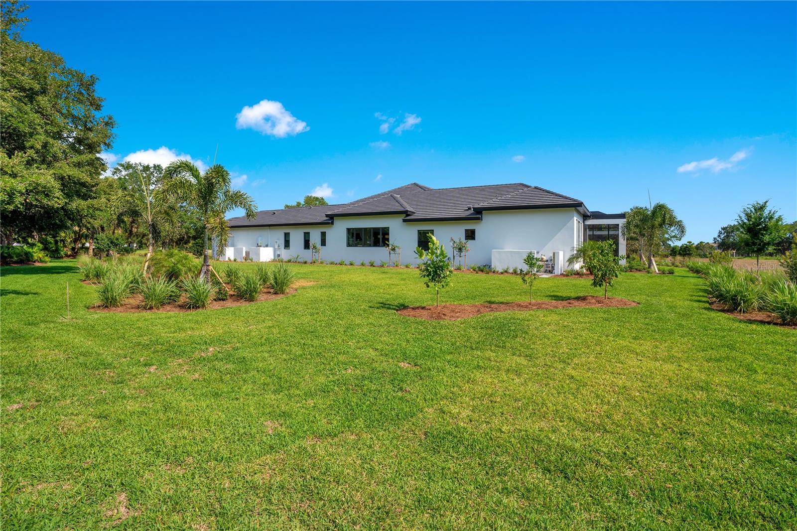 FOUNDERS CLUB - Residential