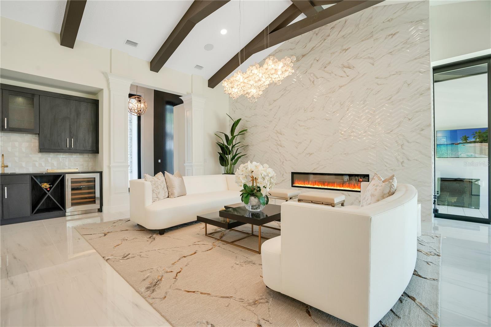 FOUNDERS CLUB - Residential