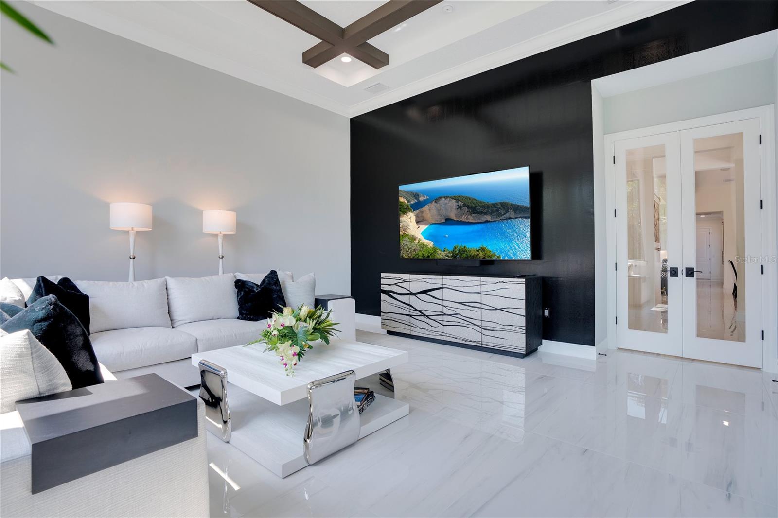FOUNDERS CLUB - Residential