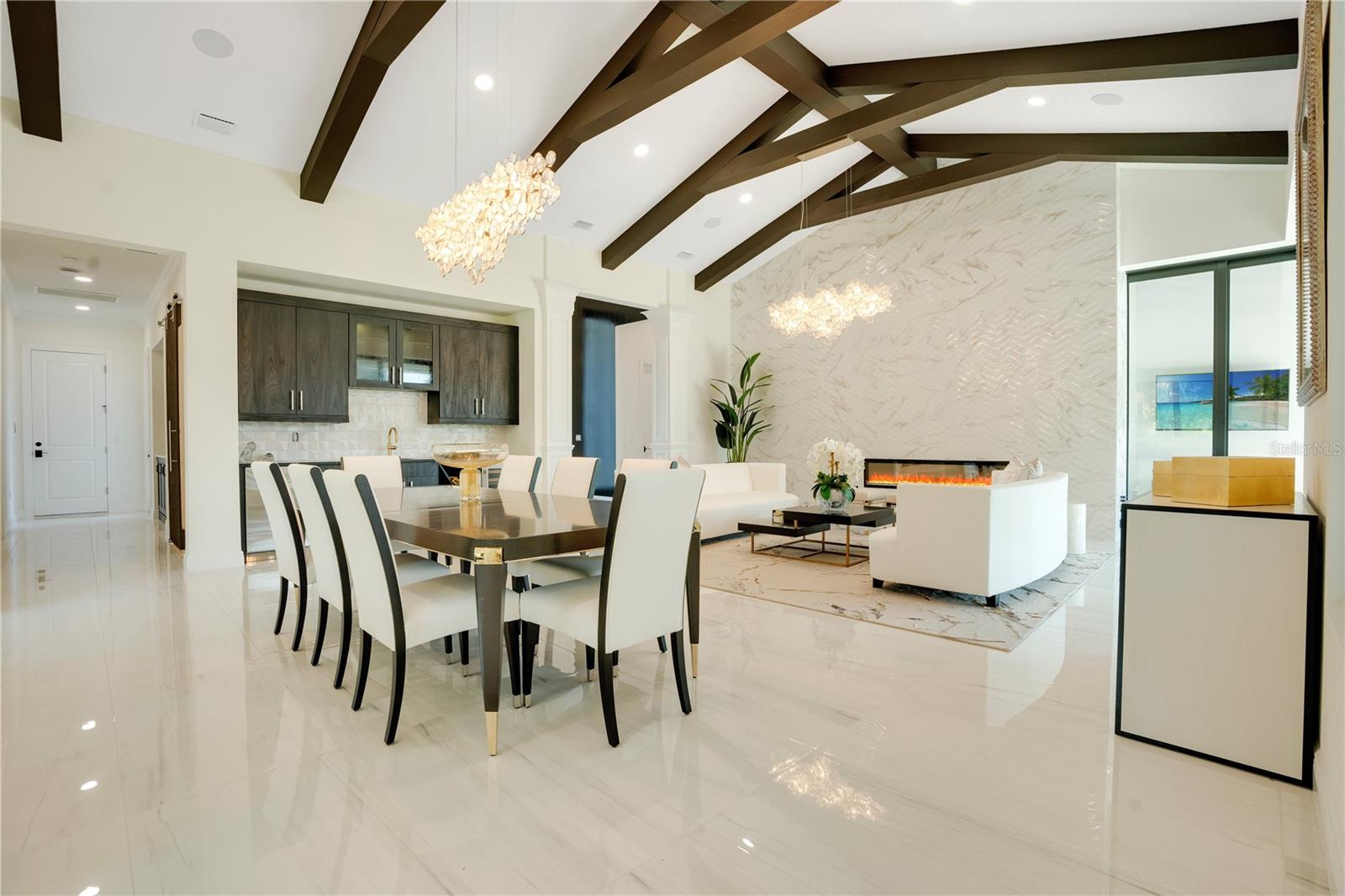 FOUNDERS CLUB - Residential