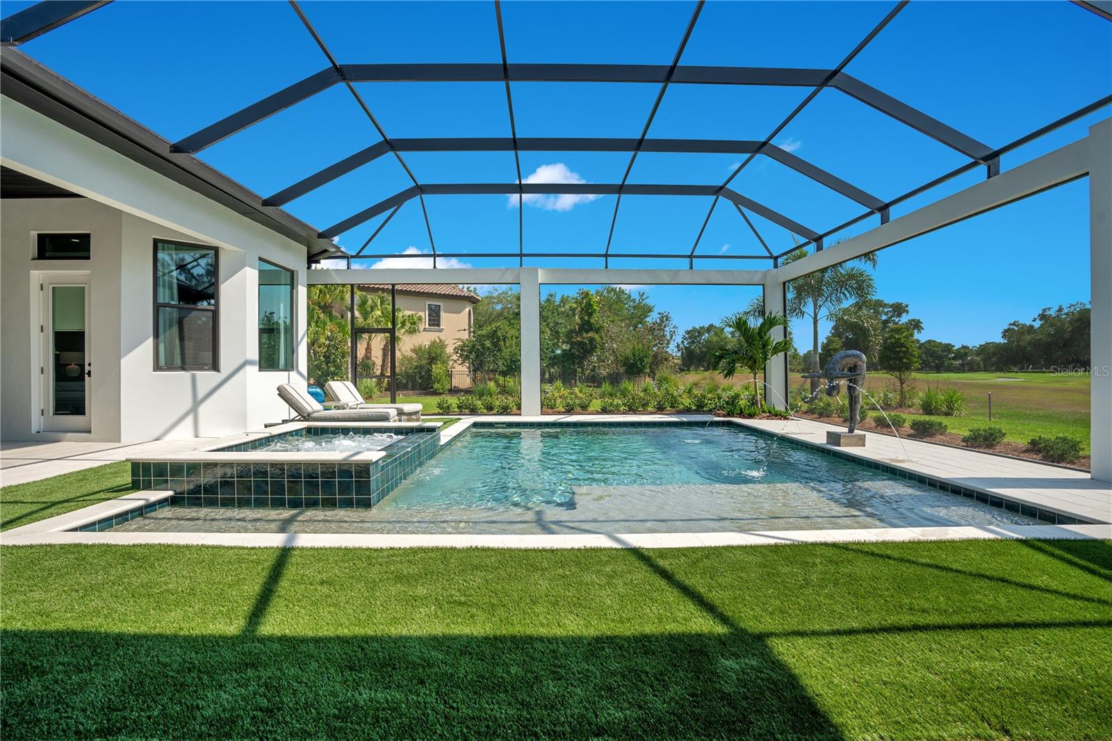 FOUNDERS CLUB - Residential