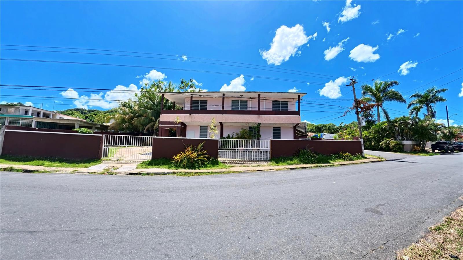 $310,000 sale for cash buyers!

Fantastic opportunity to own a multi-family property with massive income potential, just 10 minutes from the beach in desirable Dorado!

This versatile three-unit property is perfect for:

Maximizing Income: Rent all three units for significant cash flow.

Owner-Occupancy: Live in one unit and rent out the other two to help cover your mortgage.

Location: Situated just minutes away from:

Stunning beaches

Shopping centers and supermarkets

Popular restaurants

Hotels and major tourist attractions

Property Breakdown:

Unit 1: 3 Bedrooms / 1 Bathroom

Unit 2: 2 Bedrooms / 1 Bathroom

Unit 3: 1 Bedroom / 1 Bathroom

Unlock Its Potential: The property needs upgrades, providing the perfect opportunity for you to customize, personalize, and maximize its resale or rental value! This is a genuine value-add investment with high return potential. Sale is not contingent to appraisal. Sale is "as is".

Invest in Dorado today!