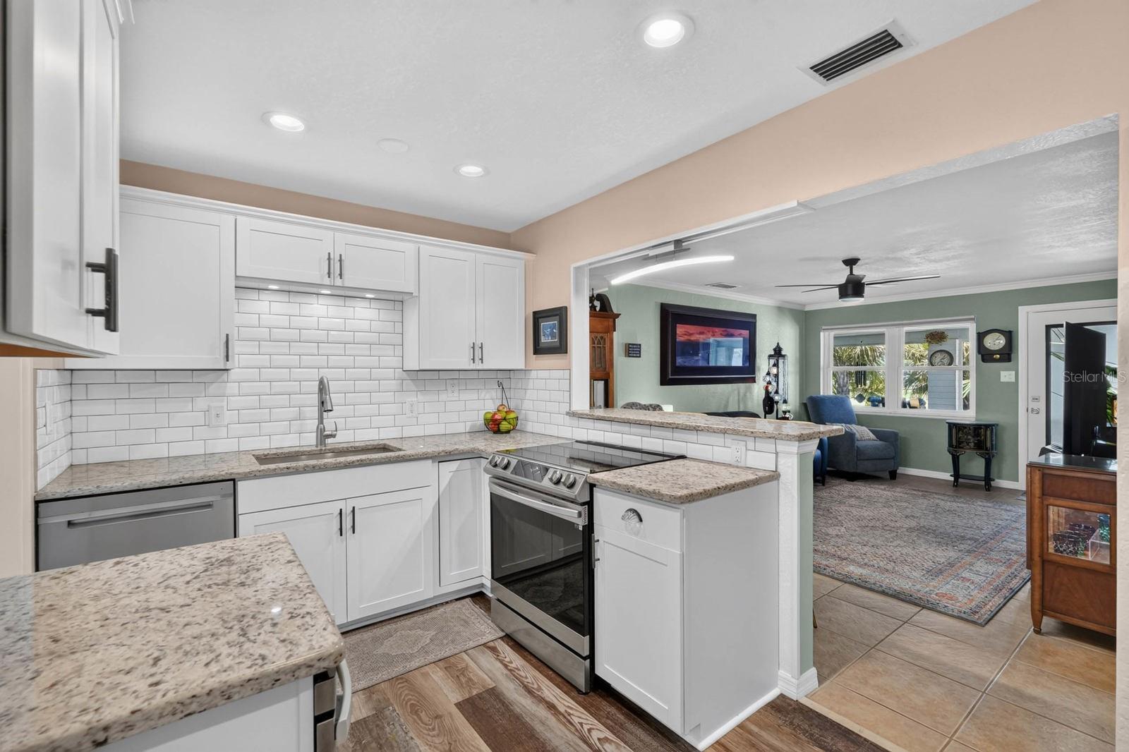 SUNNY SHORES - Residential