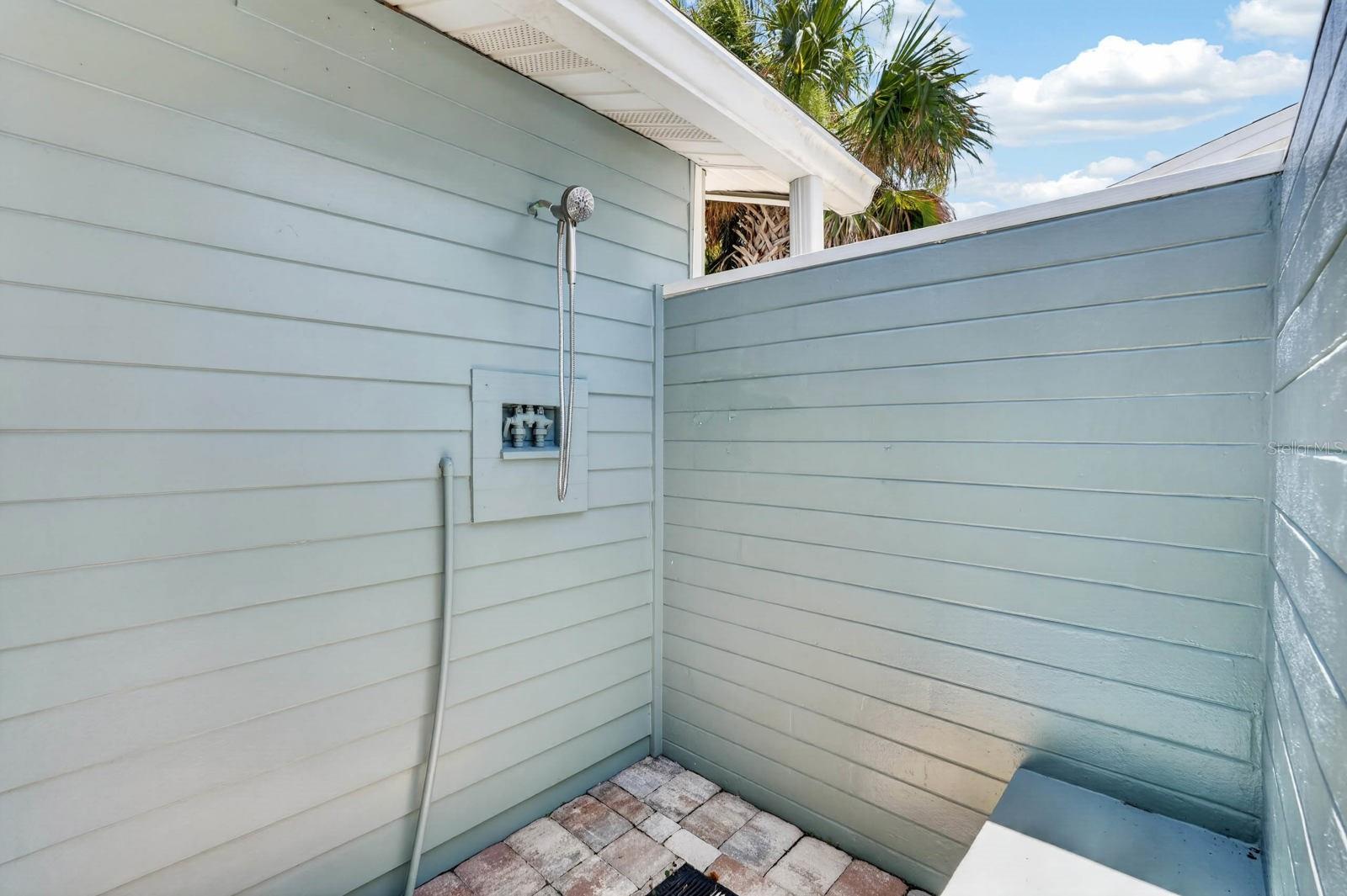 SUNNY SHORES - Residential