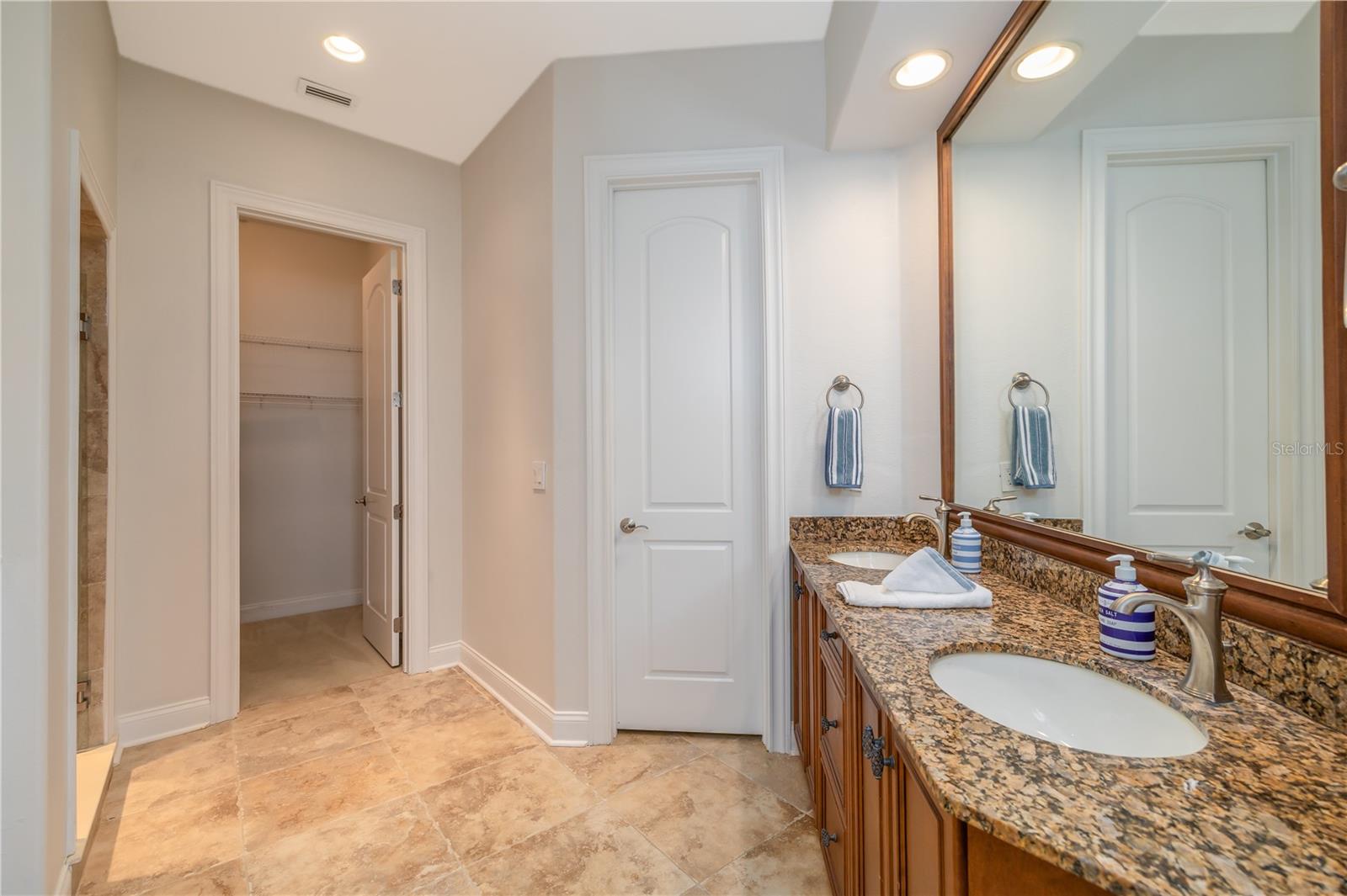OCEANSIDE/BEVERLY BEACH CONDO - Residential