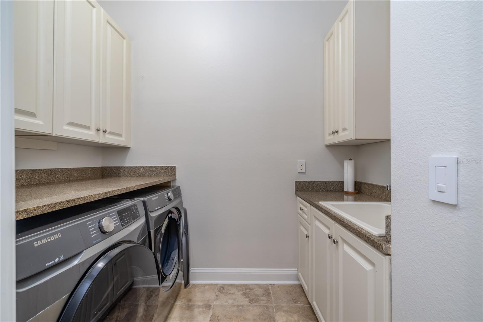 OCEANSIDE/BEVERLY BEACH CONDO - Residential