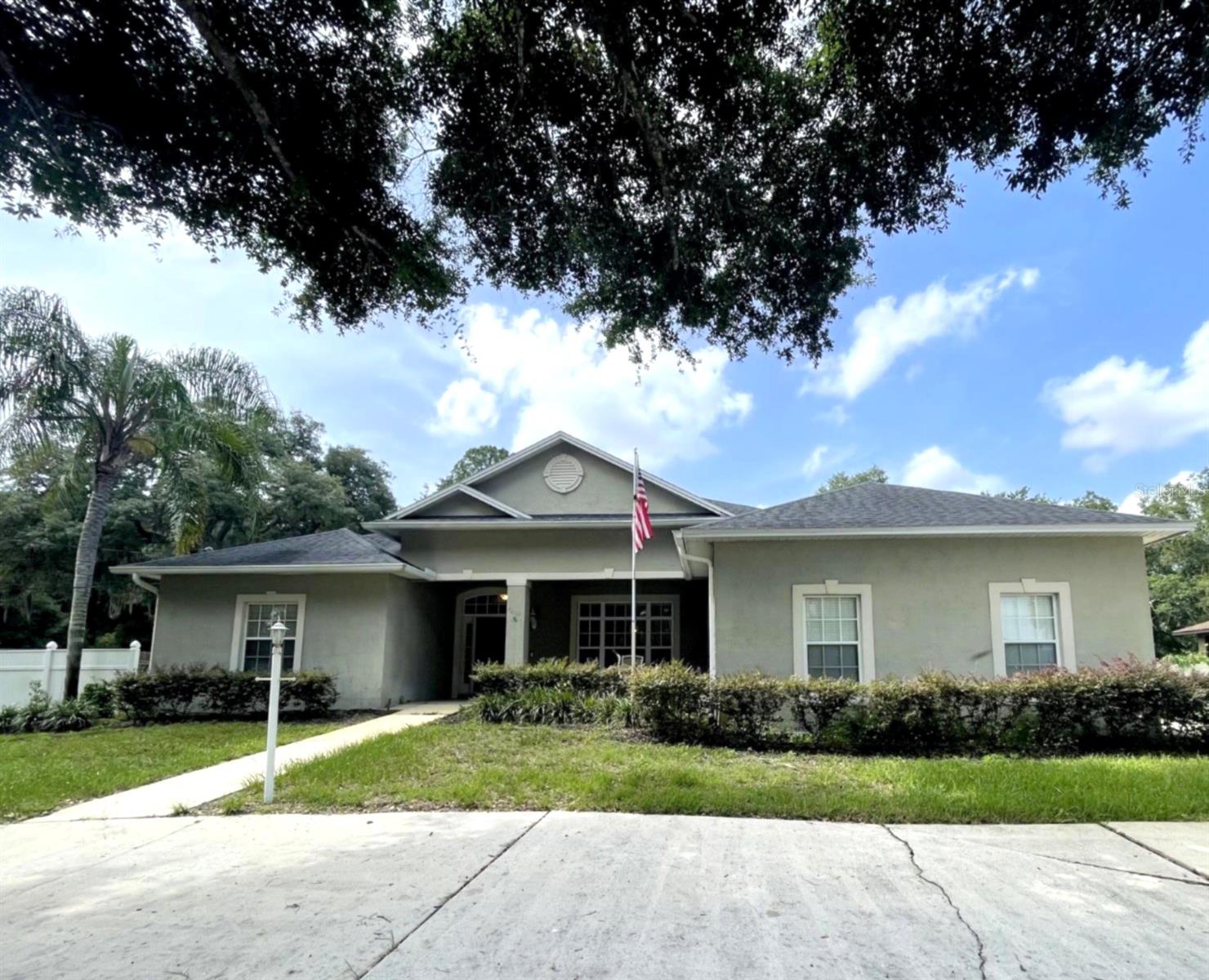 WEKIWA HILLS FIRST ADD - Residential