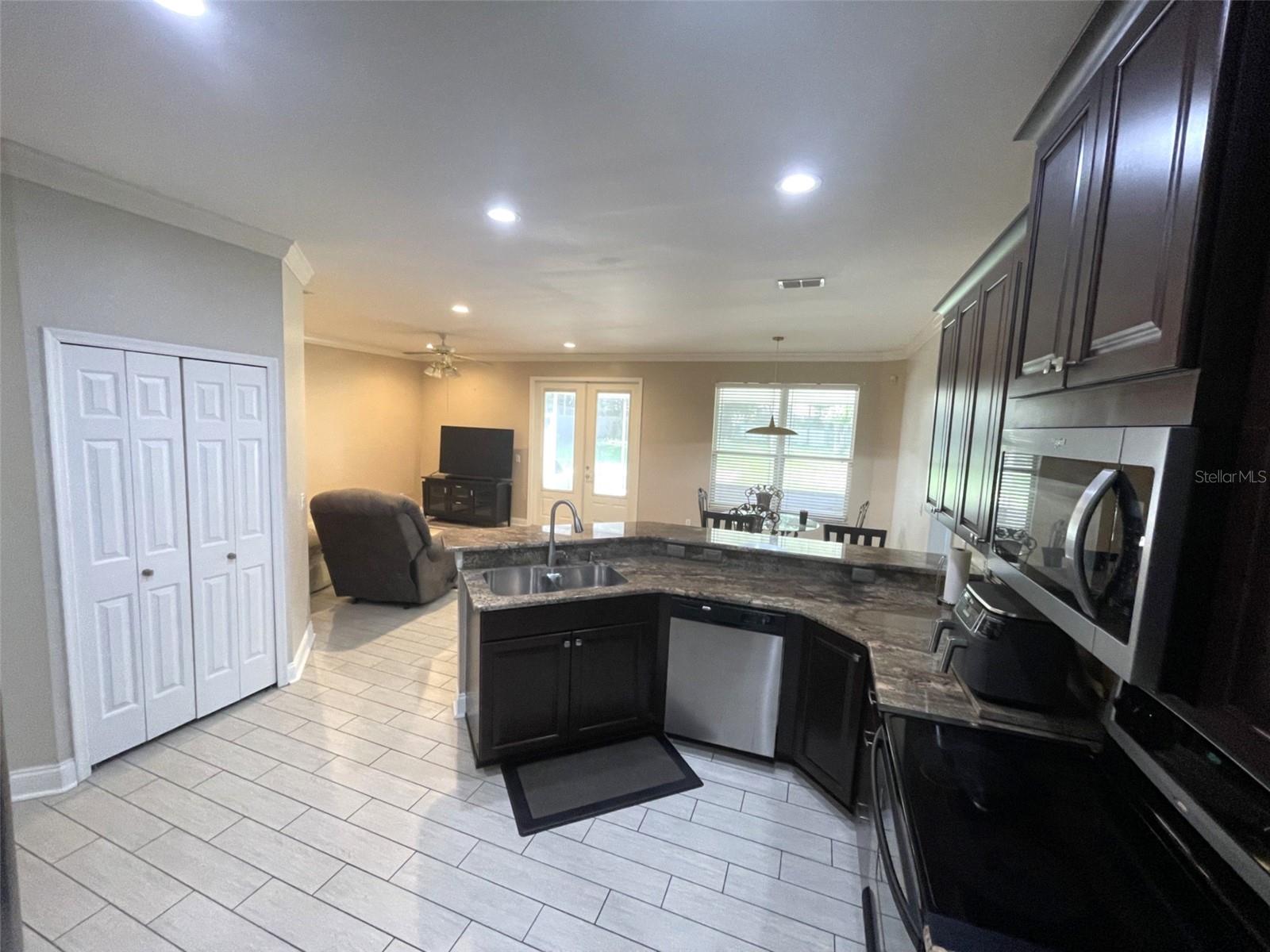 WEKIWA HILLS FIRST ADD - Residential