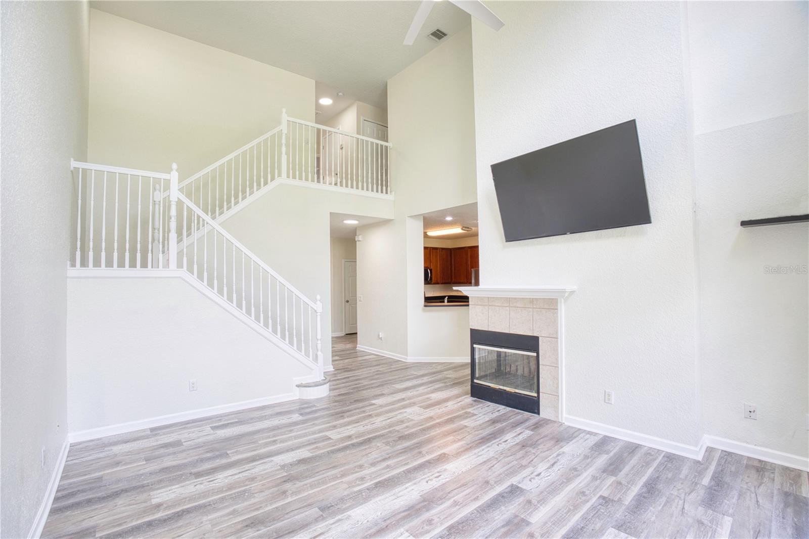 PHILLIPS BAY CONDO PH 02 OR 5723/2465 - Residential Lease