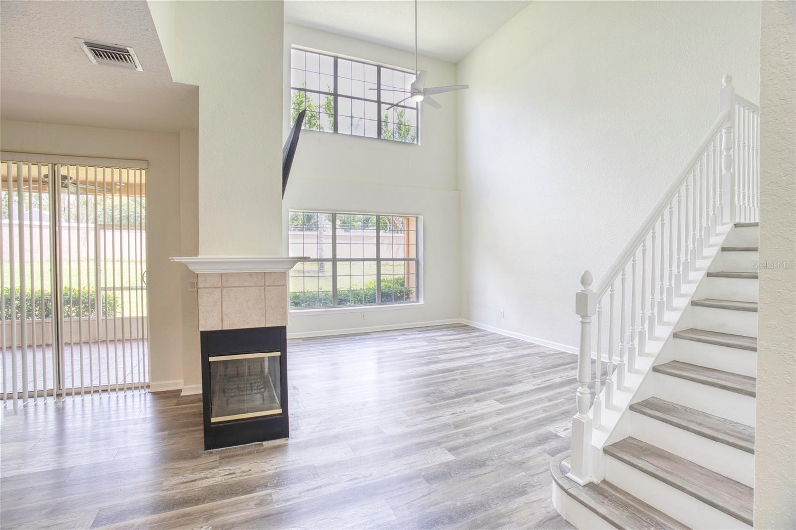 PHILLIPS BAY CONDO PH 02 OR 5723/2465 - Residential Lease