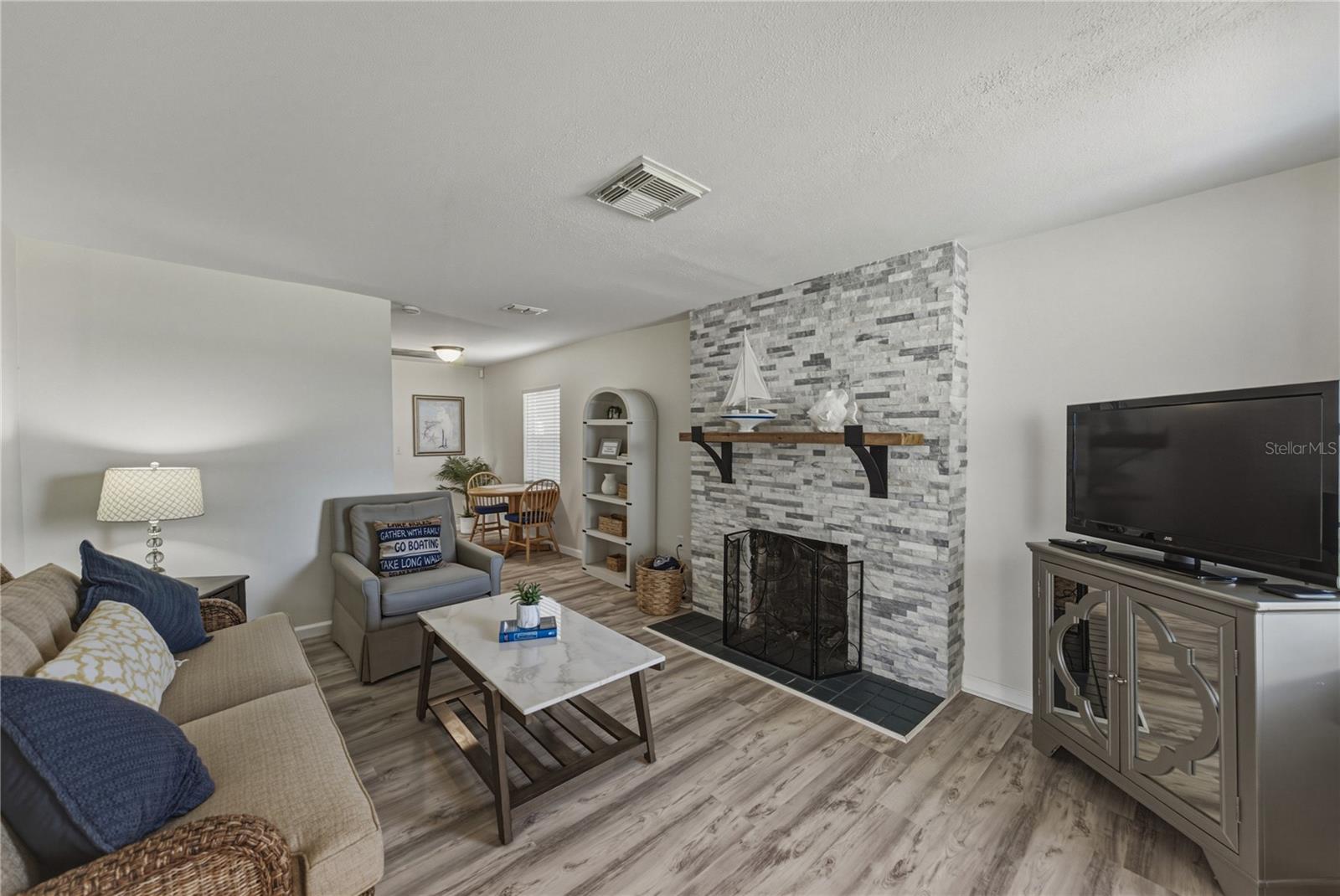 LAKE JACKSON BLVD SUB - Residential