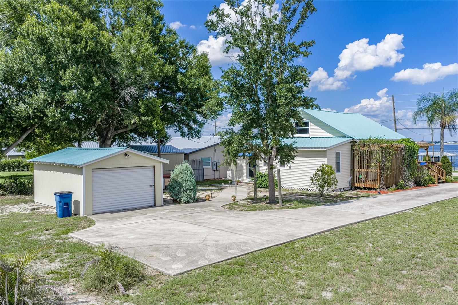 LAKE JACKSON BLVD SUB - Residential