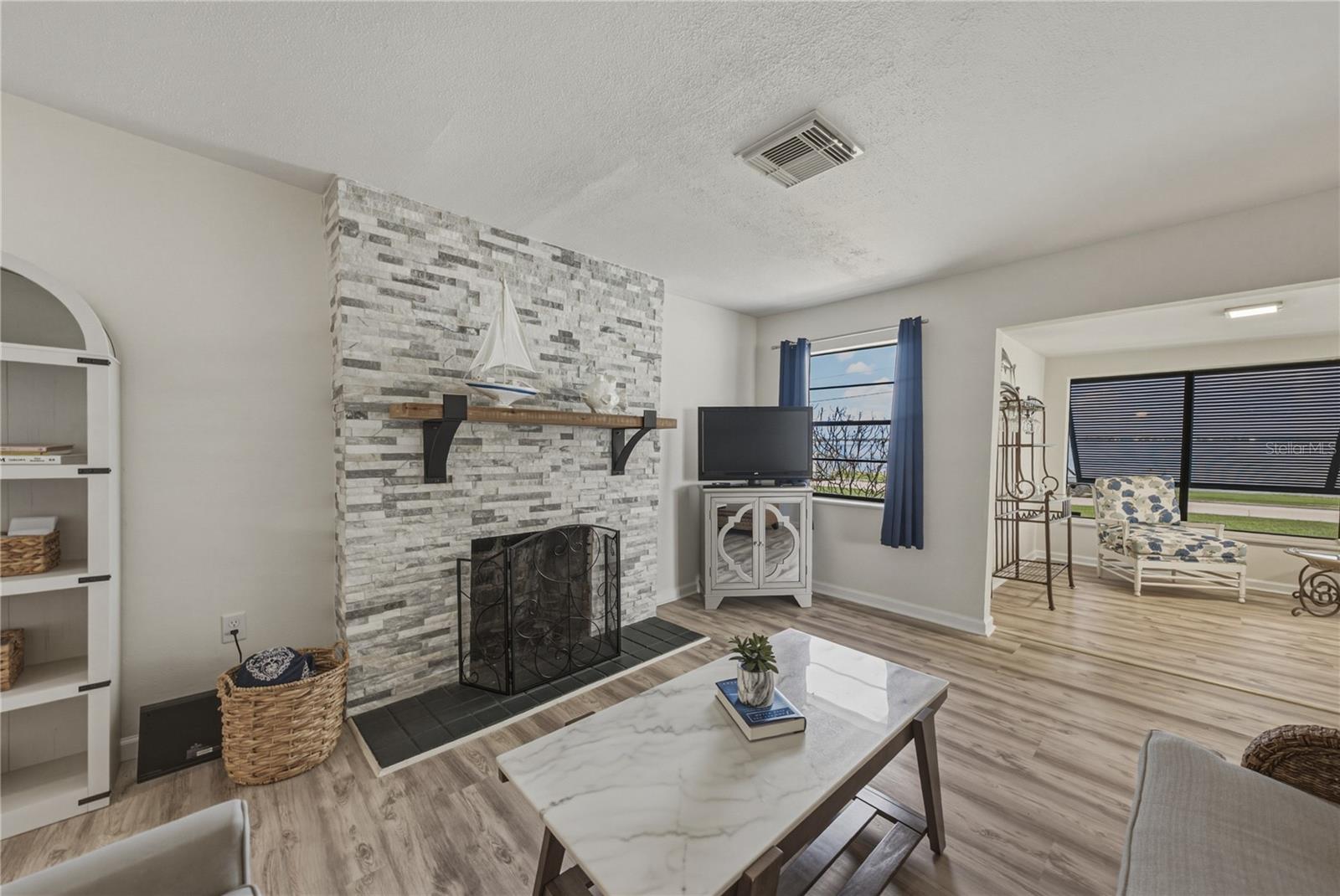LAKE JACKSON BLVD SUB - Residential