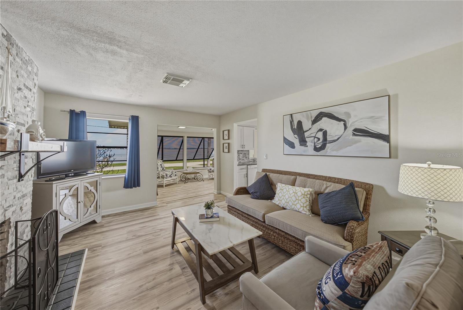 LAKE JACKSON BLVD SUB - Residential