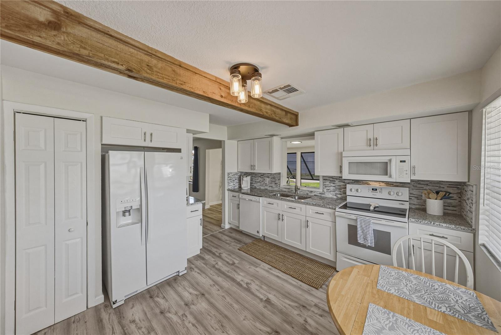 LAKE JACKSON BLVD SUB - Residential