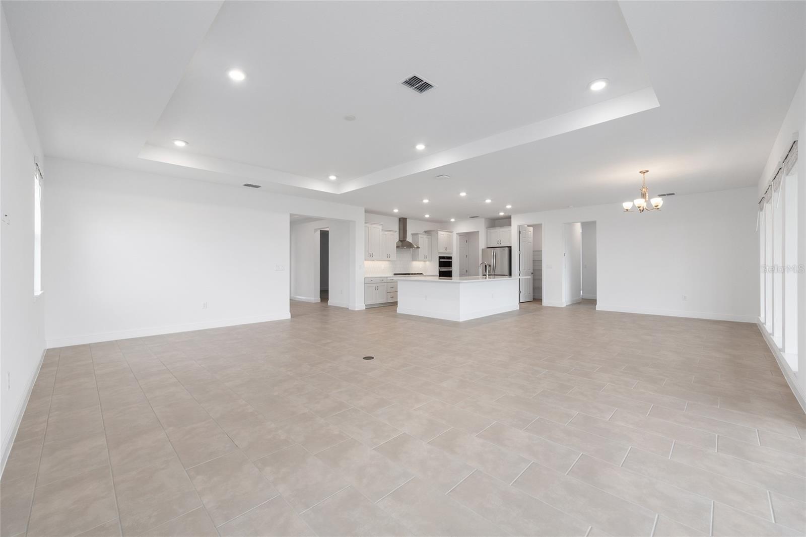 ON TOP OF THE WORLD - Residential