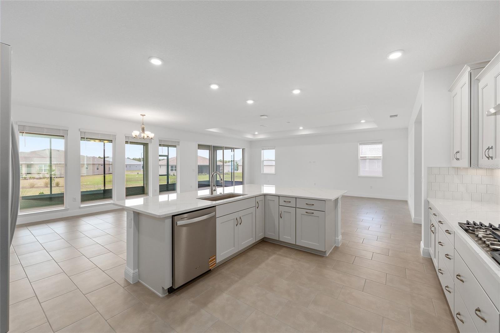 ON TOP OF THE WORLD - Residential