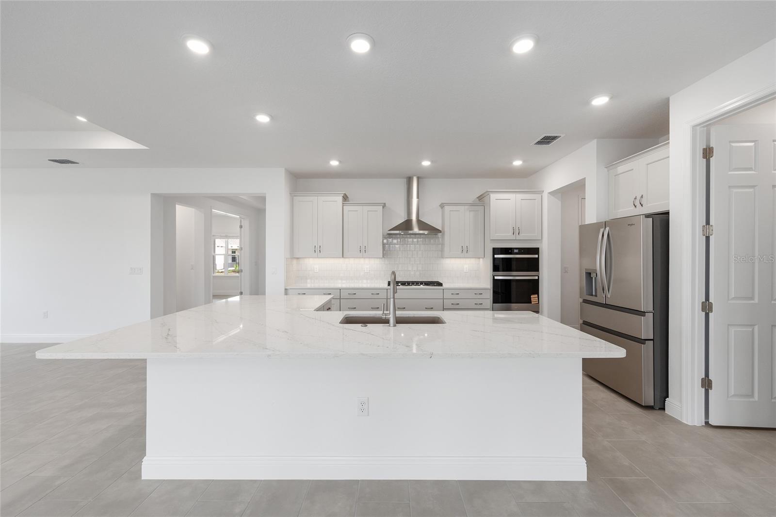 ON TOP OF THE WORLD - Residential
