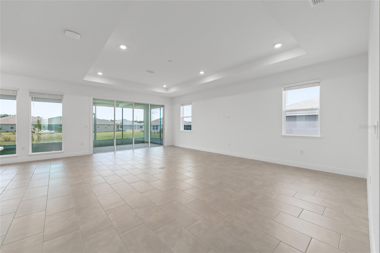 ON TOP OF THE WORLD - Residential