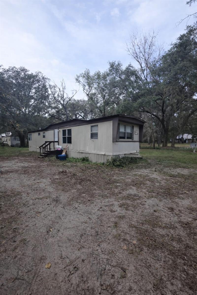 Updated single-wide mobile home offering an excellent opportunity for an investor or owner-occupant. This
property is currently tenant-occupied with a rental income of $1,000 monthly, providing immediate cash flow.
The home is in good condition and well-maintained. Please note that this property is being sold together with
204 JOHNTRY RD HAWTHORNE 32640, as both properties share the same well (water system). Each property is priced separately at $84,000.