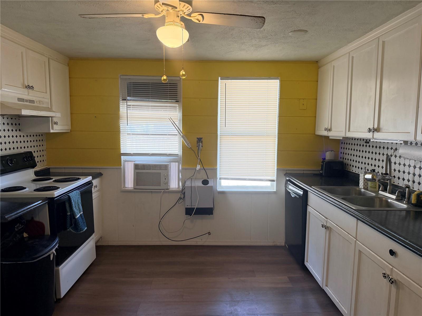 POS RESUB OF LT 8 BLK L - Residential