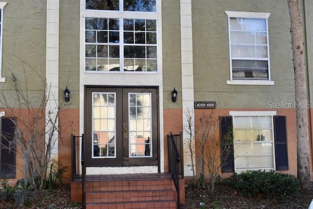 ***CALLING ALL INVESTORS*** DON'T MISS THIS TURNKEY INVESTMENT OPPORTUNITY*** This 2 bedroom 2 bathroom lake front condominium is located in the gated community of Cypress Pointe. The condominium is conveniently located near Downtown Orlando, Winter Park Village, and all major highways. The large 3rd floor unit features new paint, tile floors in all common areas and carpet in the bedrooms. The community features a dog park, pool, clubhouse, tennis courts, and fitness center. Hurry and schedule your showing.