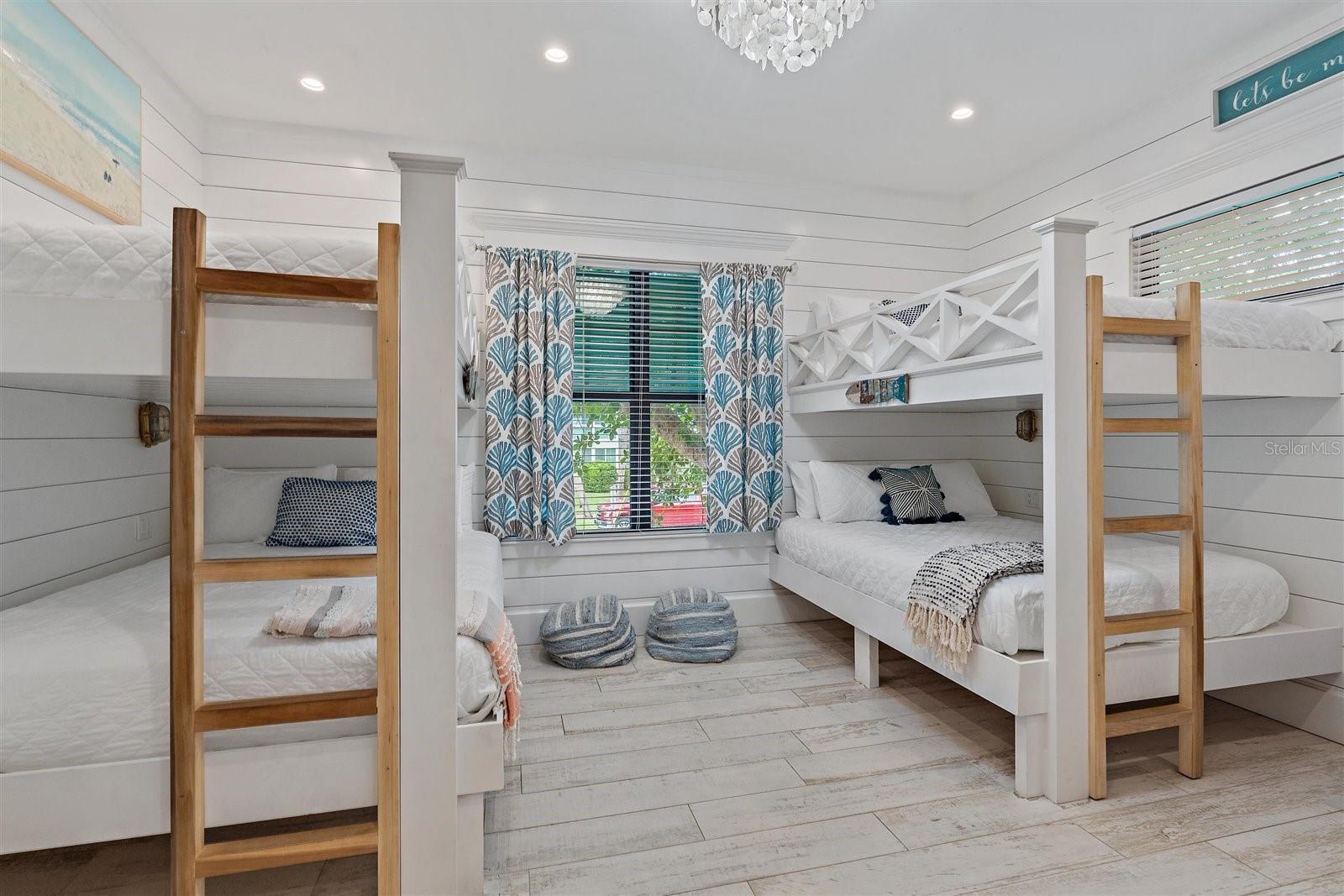 SAINT ARMANDS DIV JOHN RINGLING ESTATES - Residential