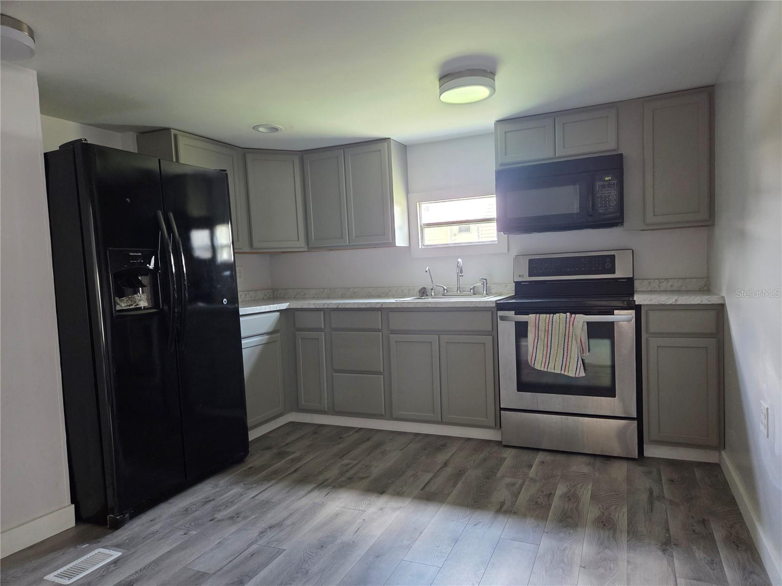 FLORIDA TRAILER ESTATES FOURTH ADD - Residential Lease