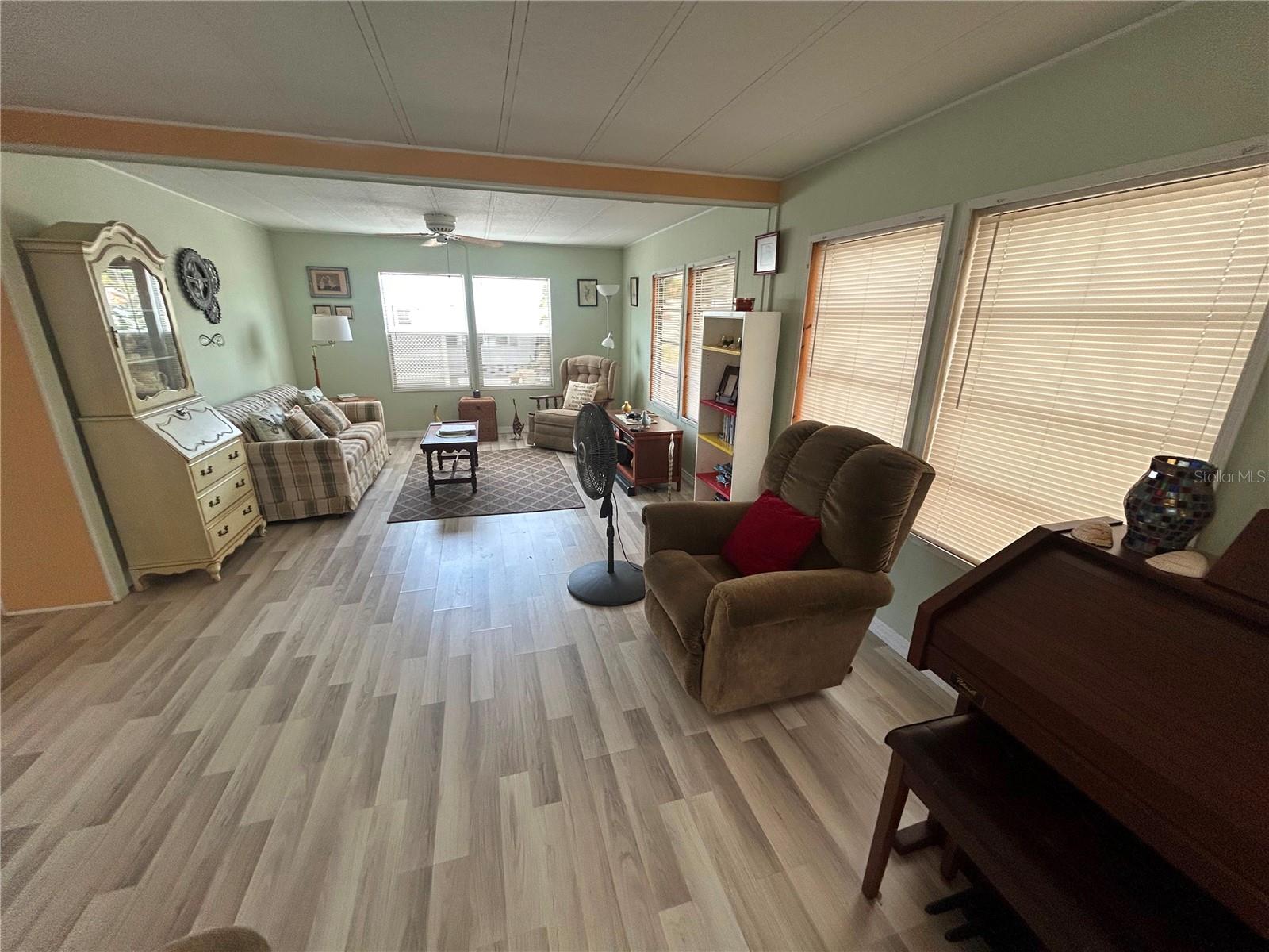 SUNCOAST MANOR M/H PARK UNREC - Residential
