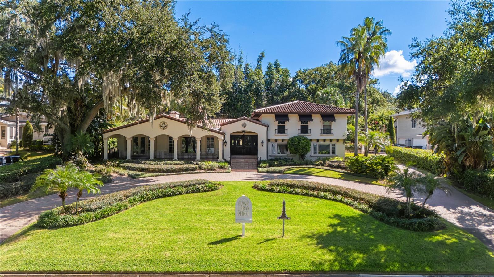 Don't miss the opportunity to own this stunning lakefront property on Lake Sue in Winter Park! Over an acre with 125+ feet of frontage, private dock with lift, and breathtaking sunsets. Features include a chef’s kitchen, multiple entertaining spaces, spa, and expansive lake views. 
**New build plans by Winter Park Designs (Gary Hancock) and Urban Perch – A Boutique Home Builder – available upon request.