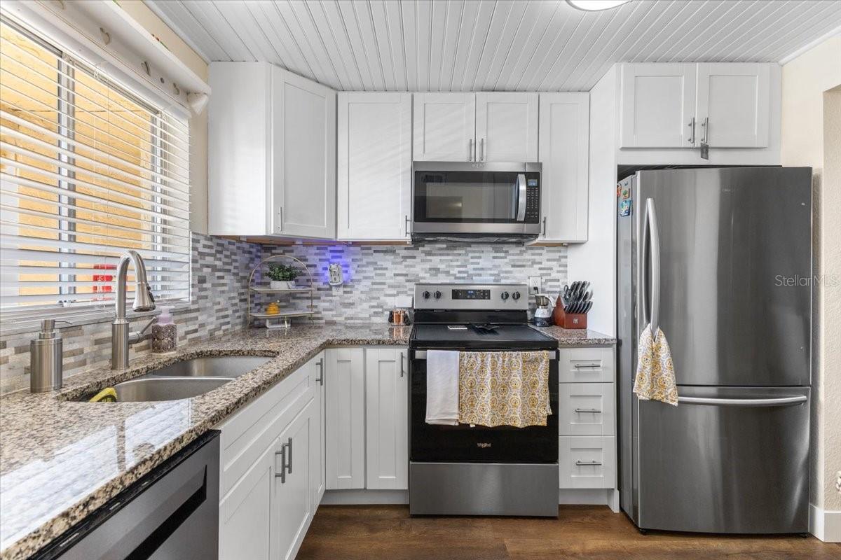 BAYSHORE ON THE LAKE APTS II SEC 3 - Residential