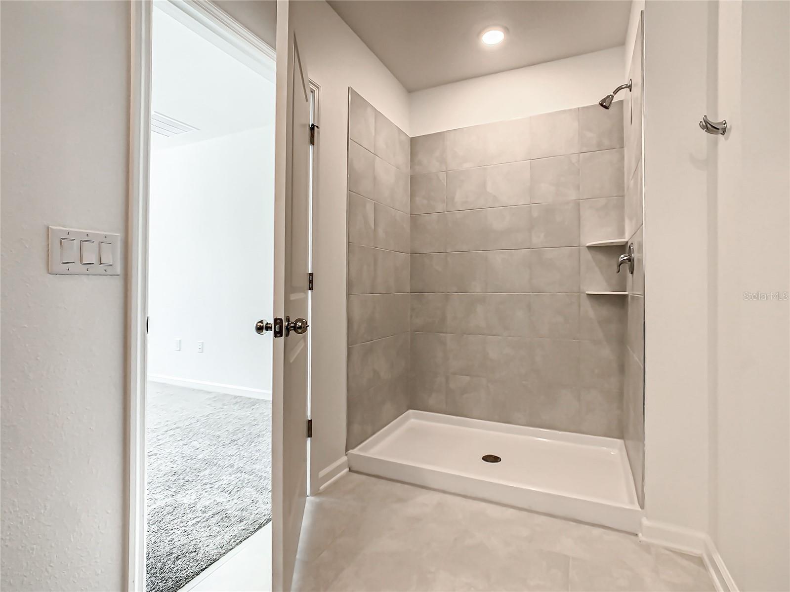 CASCADES PHASES 1A AND 1B - Residential Lease