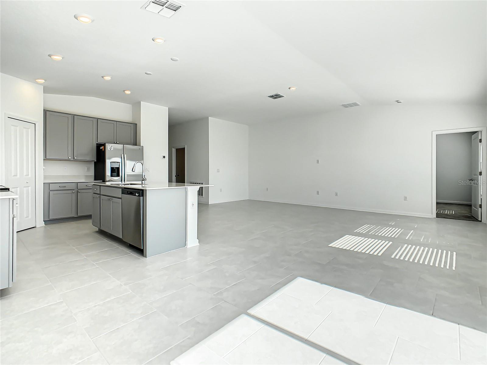 CASCADES PHASES 1A AND 1B - Residential Lease