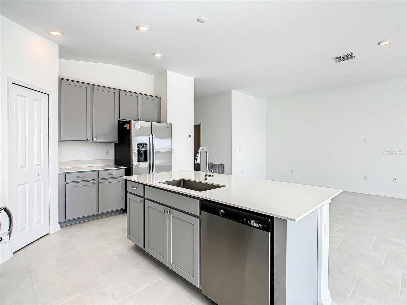 CASCADES PHASES 1A AND 1B - Residential Lease