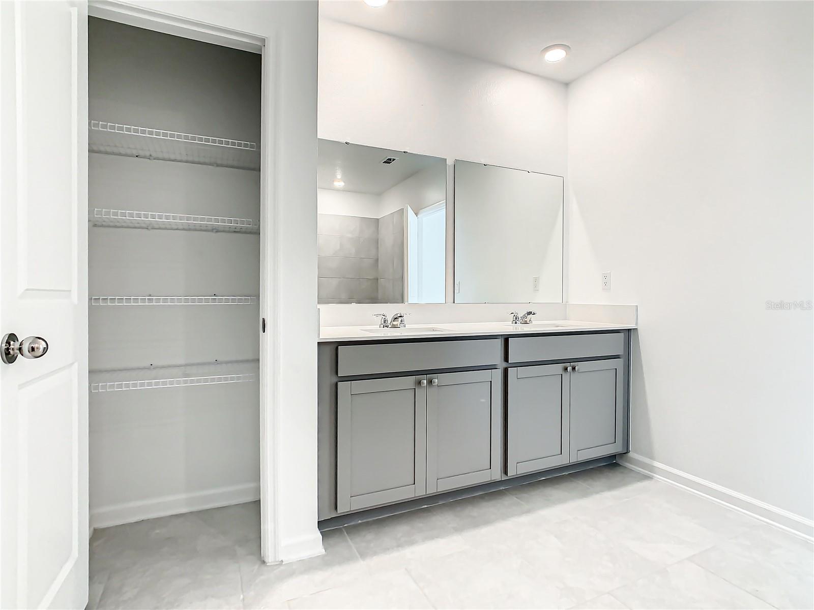 CASCADES PHASES 1A AND 1B - Residential Lease