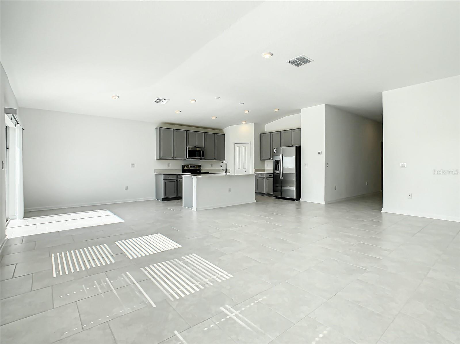 CASCADES PHASES 1A AND 1B - Residential Lease