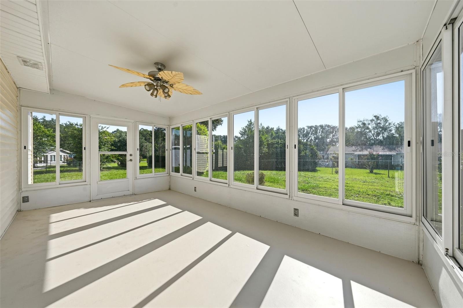 PALM CAY - Residential