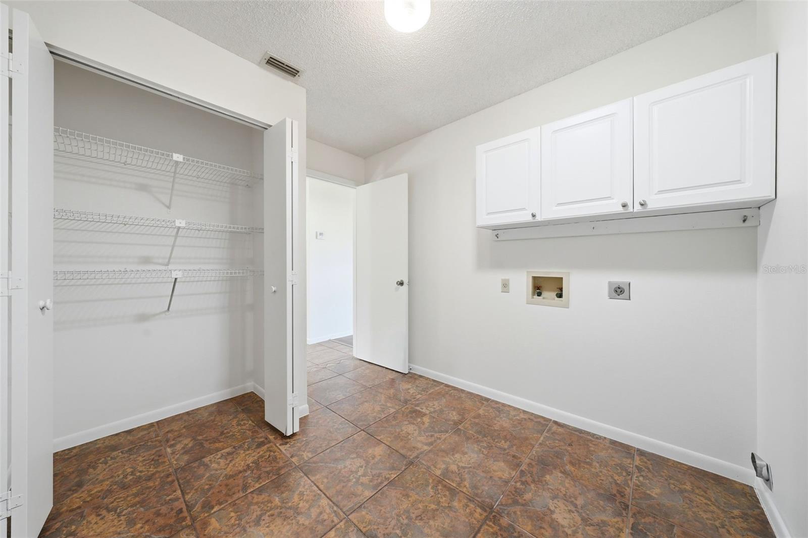 PALM CAY - Residential