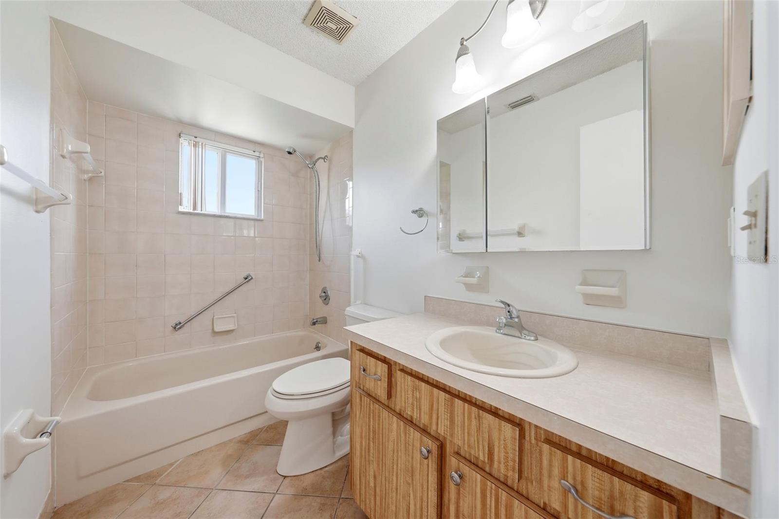 PALM CAY - Residential