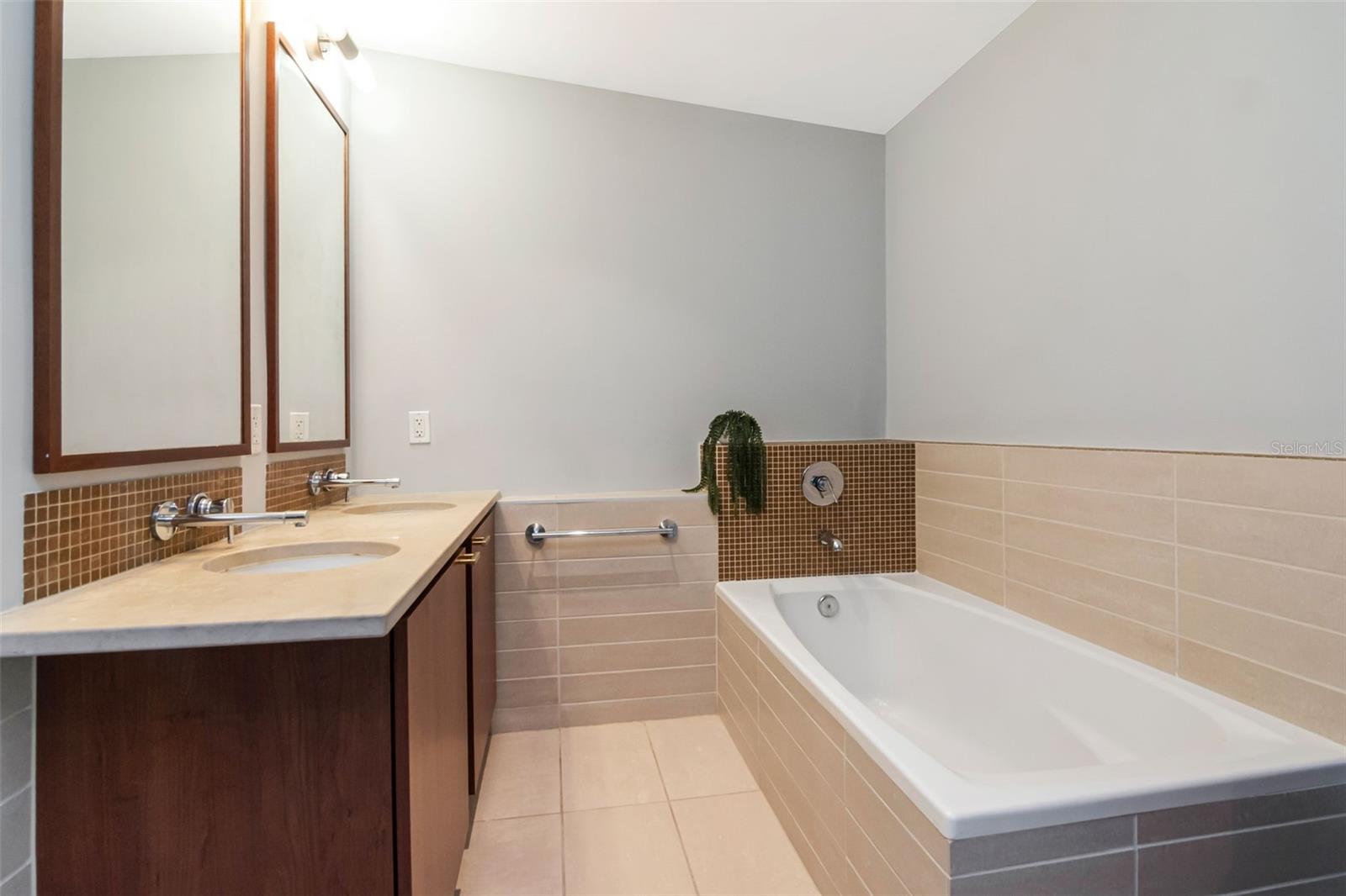 THE PLACE AT CHANNELSIDE A CON - Residential