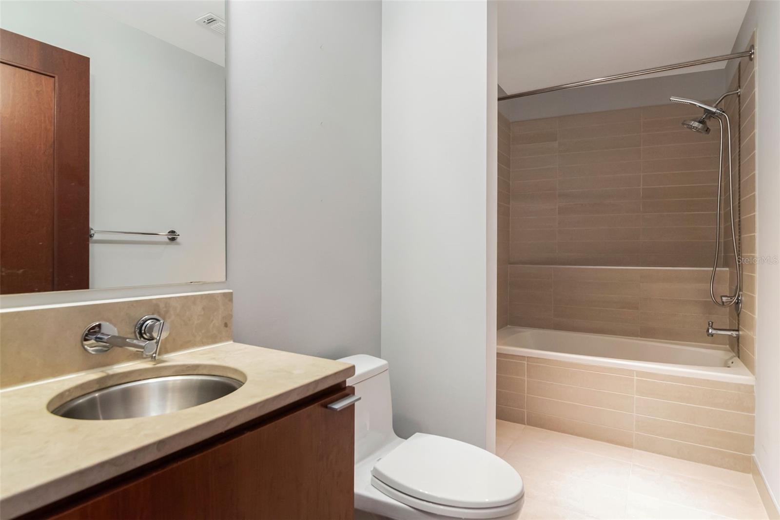 THE PLACE AT CHANNELSIDE A CON - Residential