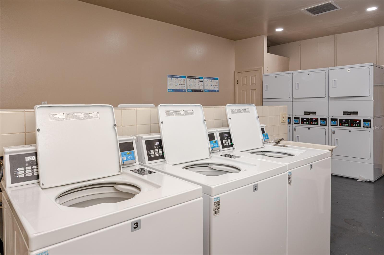 WOODSIDE VILLAGE CONDO - Residential Lease