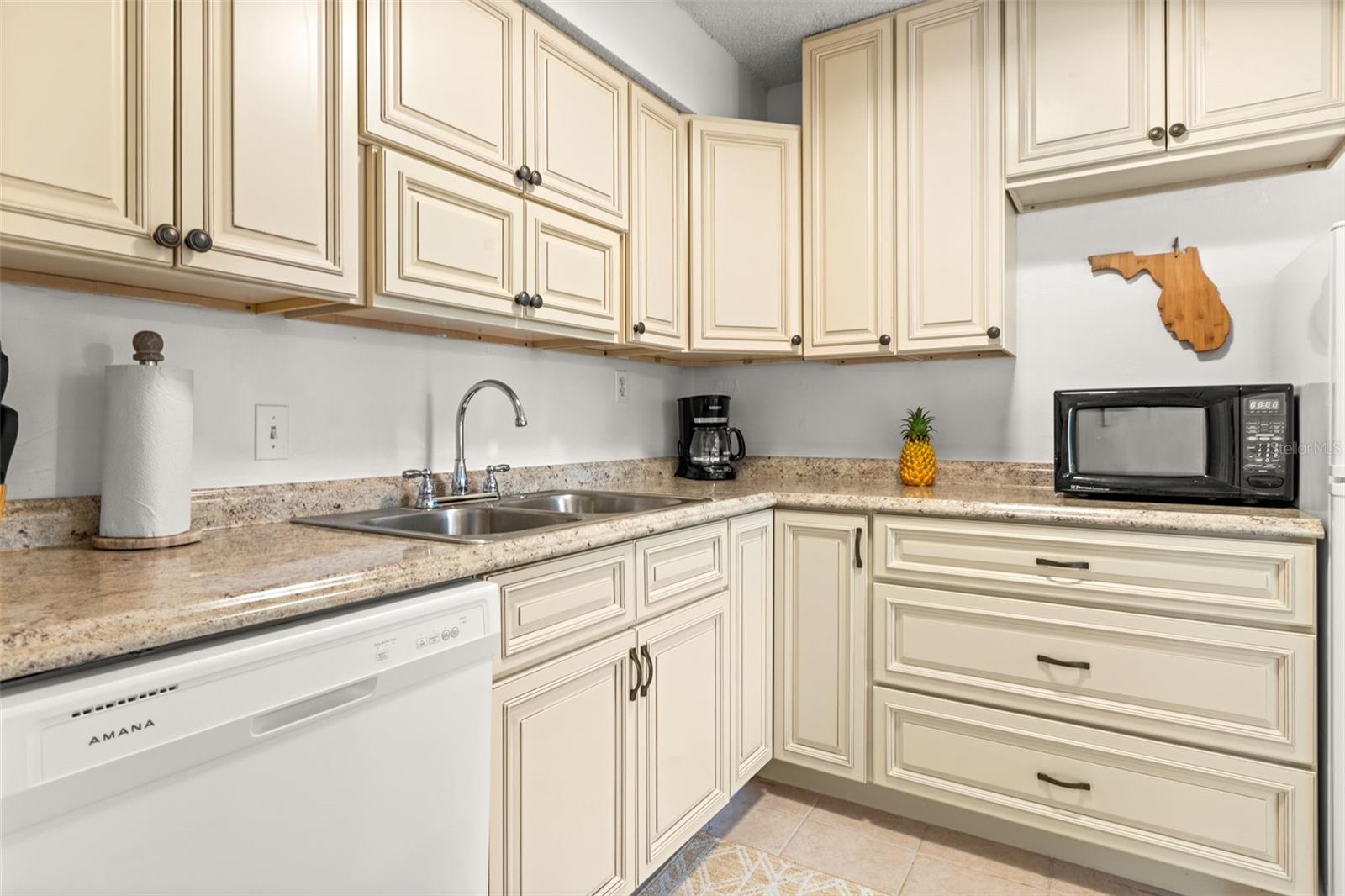 WOODSIDE VILLAGE CONDO - Residential Lease