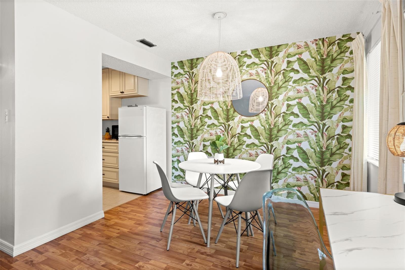 WOODSIDE VILLAGE CONDO - Residential Lease