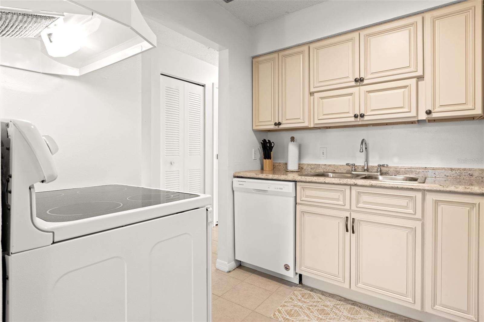 WOODSIDE VILLAGE CONDO - Residential Lease